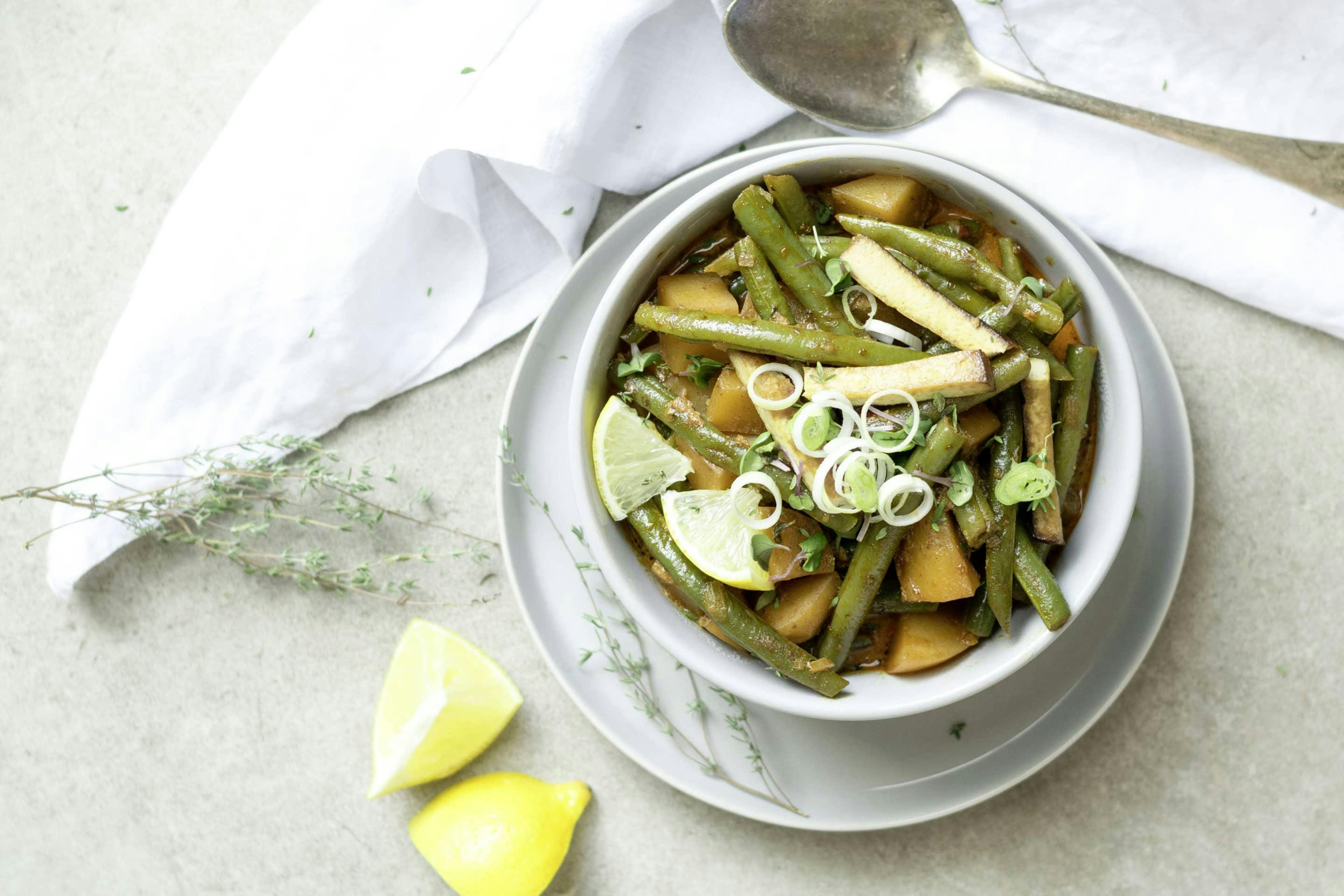 Fisolen-Erdäpfel-Gulsch mit VEGGY Hot+Spicy und Majoran