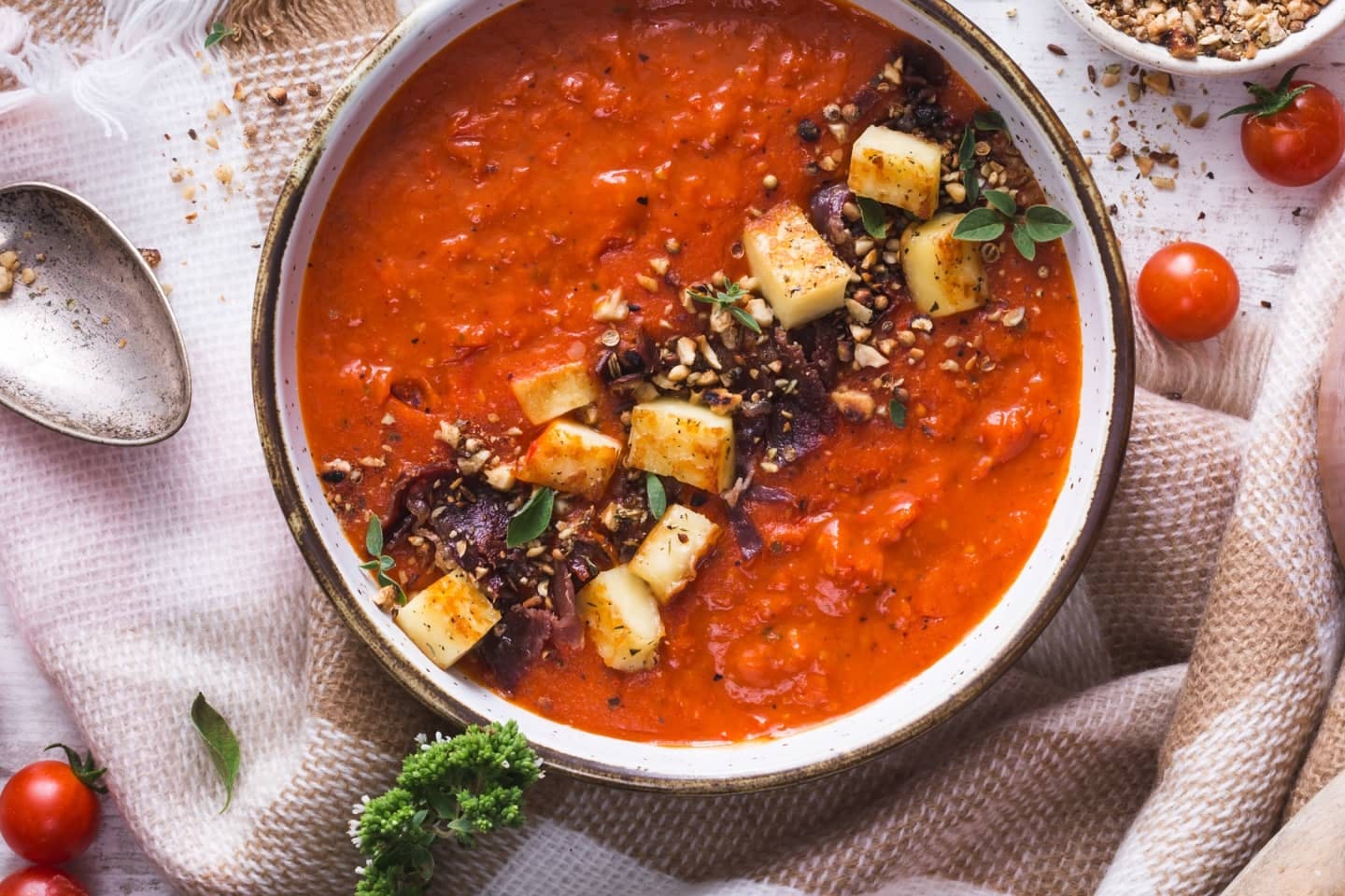 Gaszpacho mit Oregano gewürzt